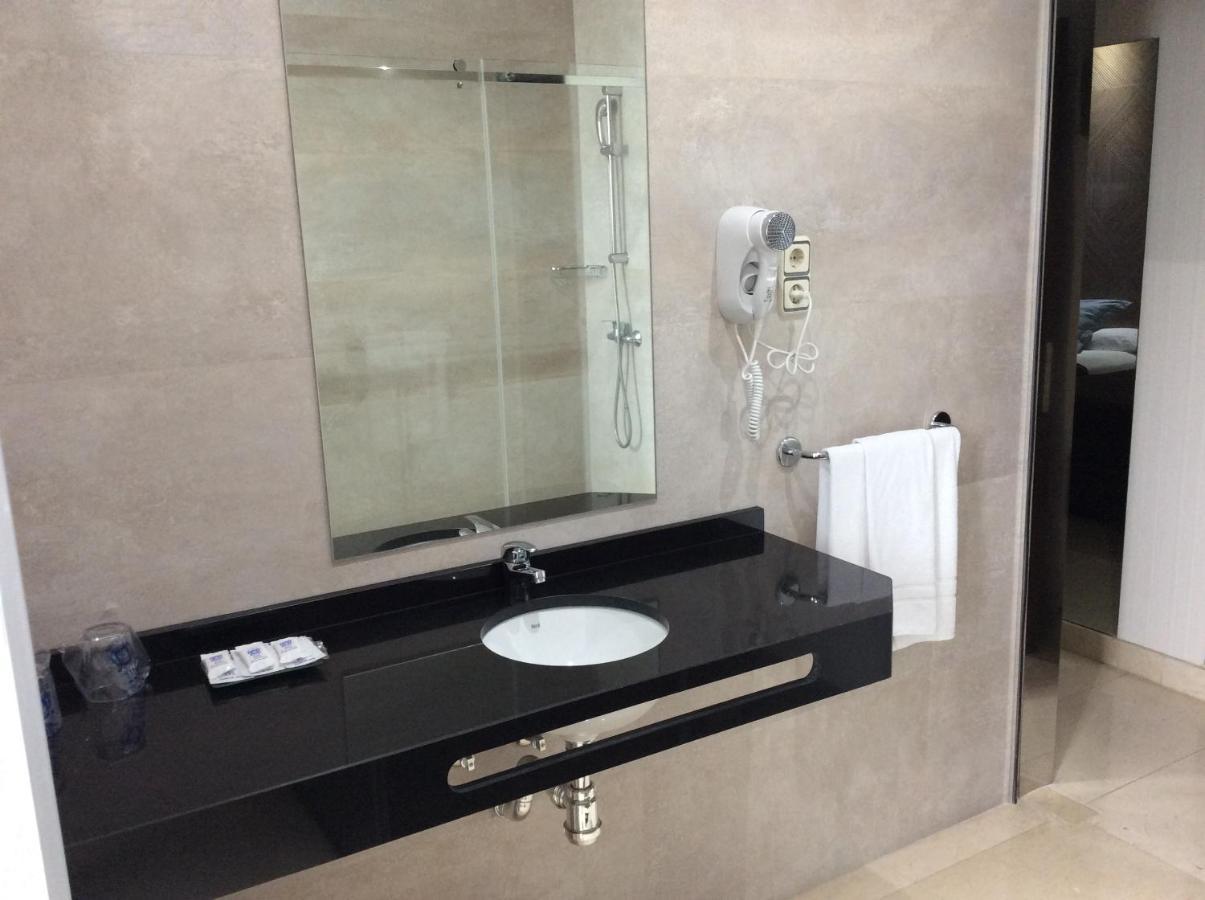 Hotel Ciudad De Fuenlabrada Bagian luar foto