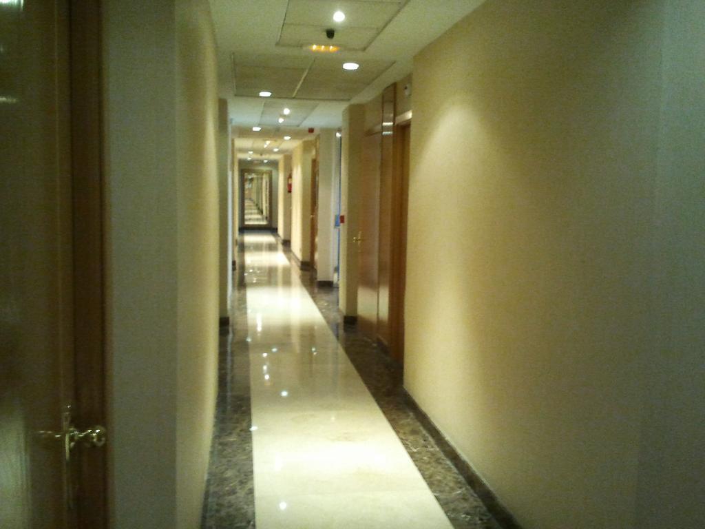 Hotel Ciudad De Fuenlabrada Bagian luar foto