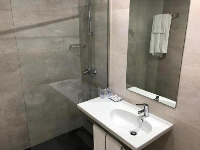 Hotel Ciudad De Fuenlabrada Bagian luar foto