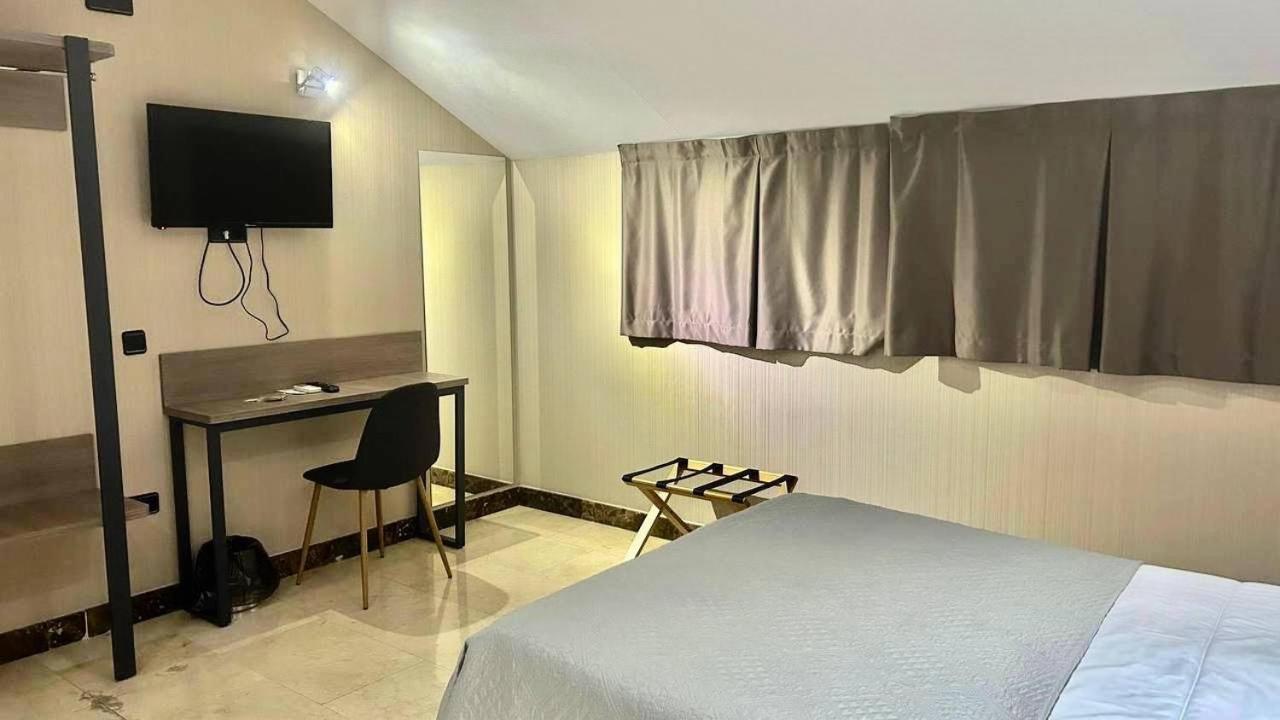Hotel Ciudad De Fuenlabrada Bagian luar foto