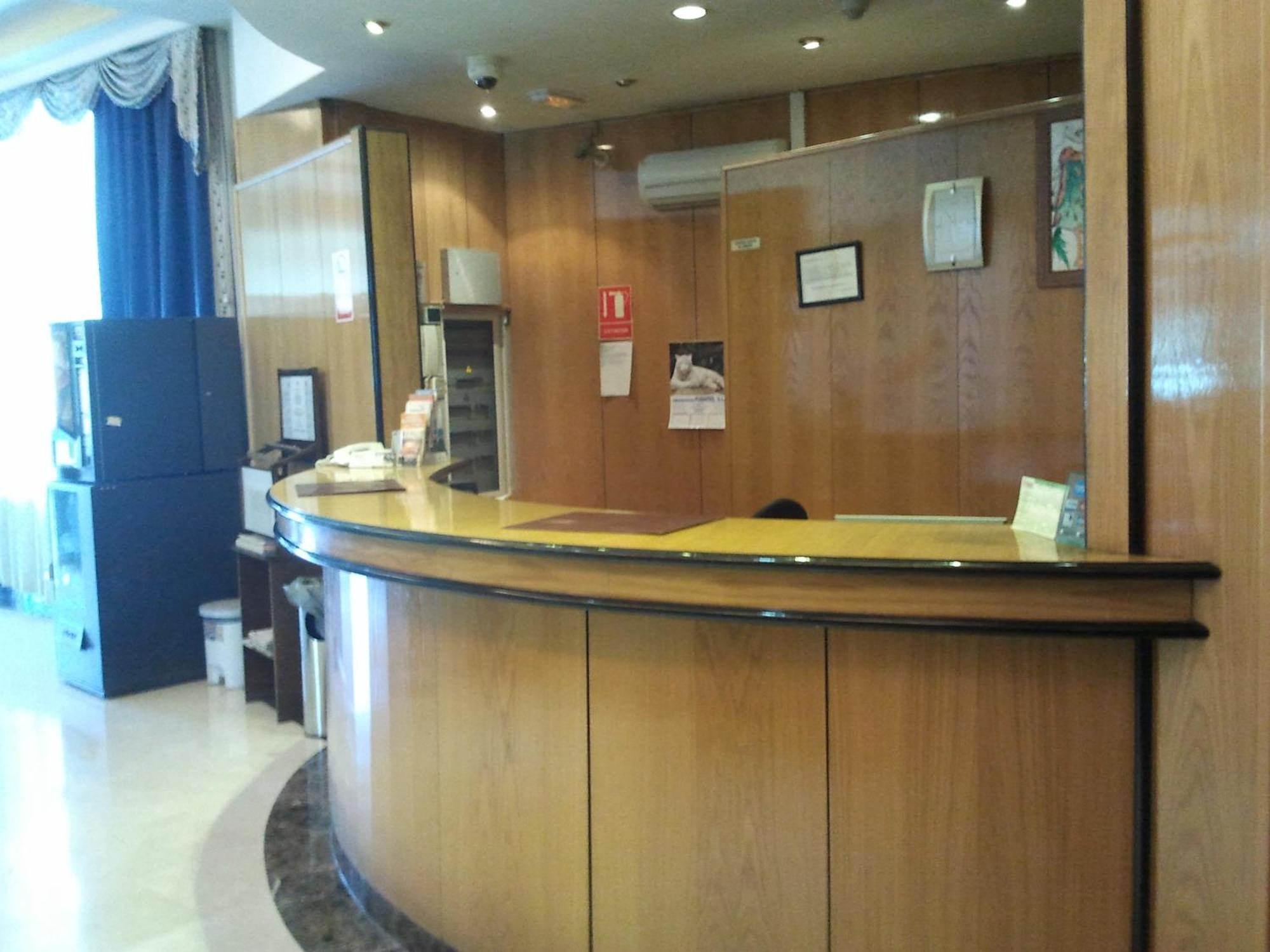 Hotel Ciudad De Fuenlabrada Bagian luar foto