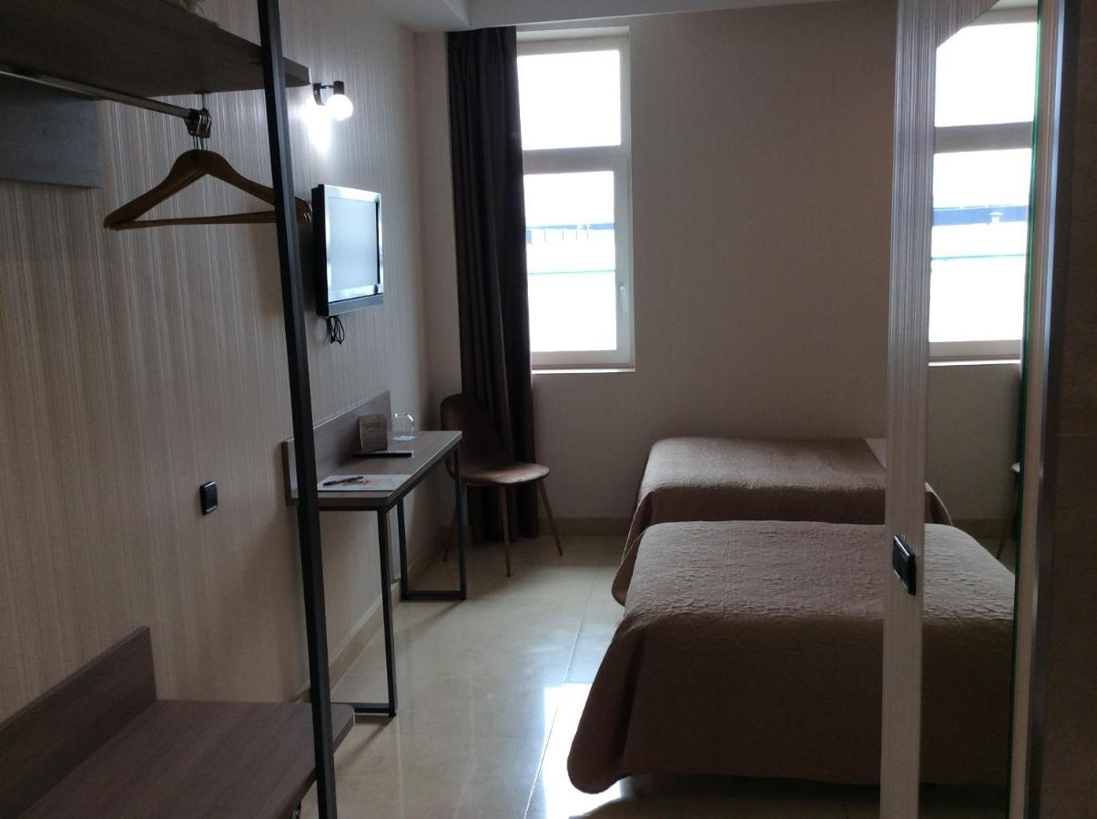 Hotel Ciudad De Fuenlabrada Bagian luar foto